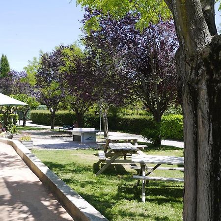 Camping Forcalquier Les Routes De Provence Otel Dış mekan fotoğraf
